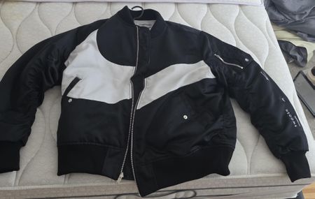 Bomberjacke Nike schwarz weiss Grösse L guter Zustand