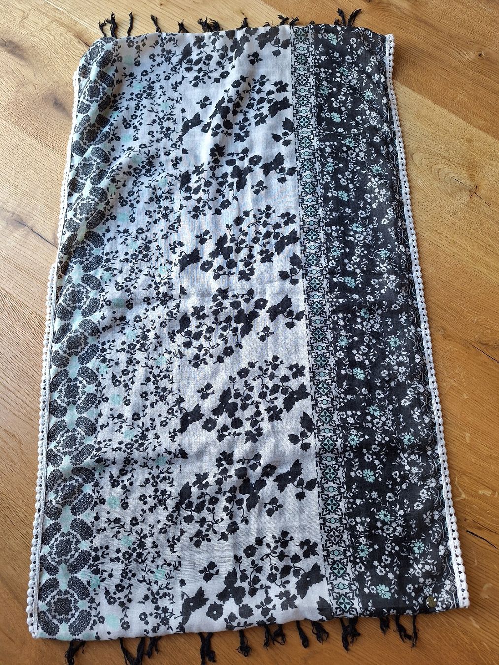 Esprit Foulard & Sciarpe: Hübscher ESPRIT Loop Schal – Usato da Dörflingen venduto da Crazyachmed 2