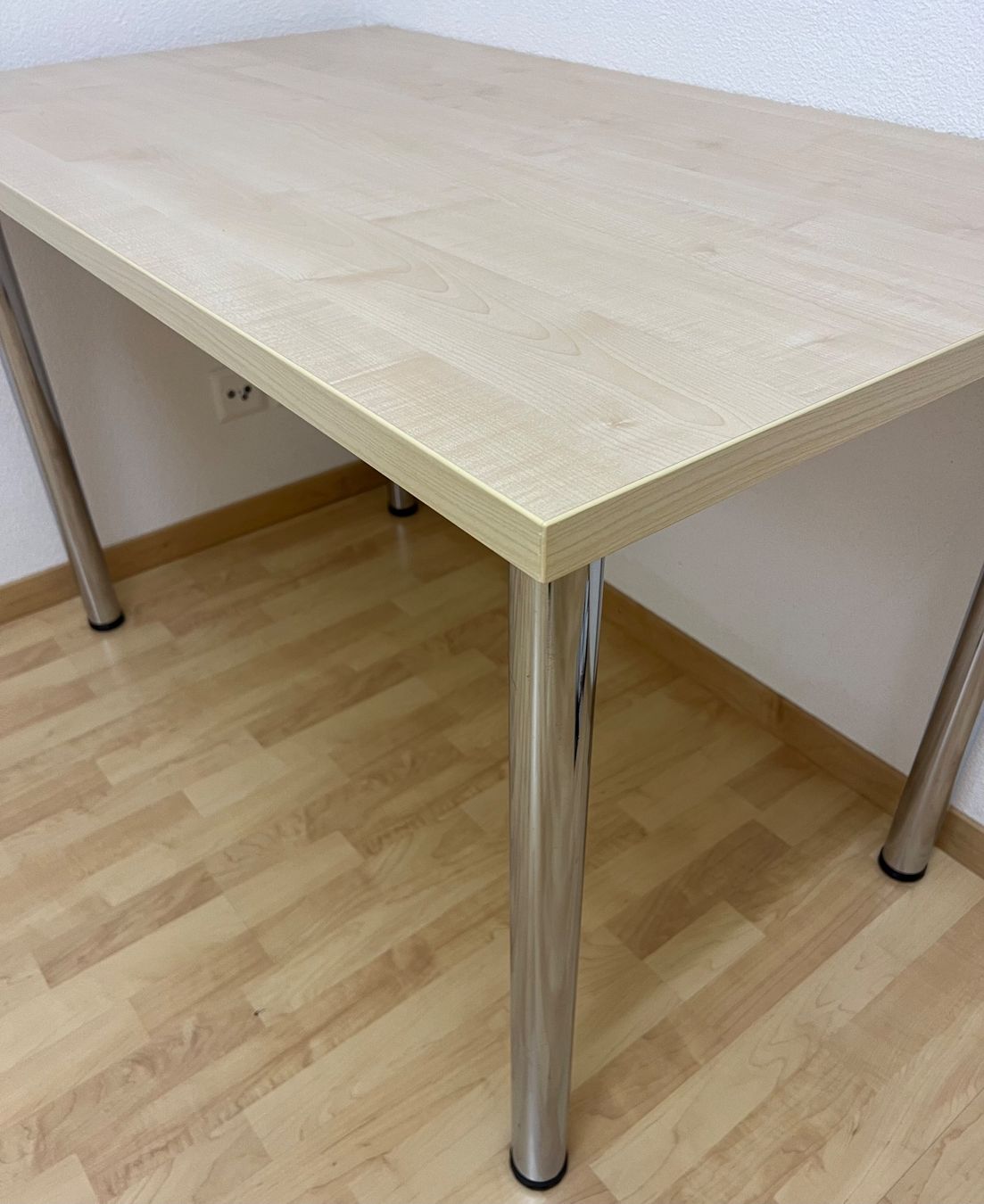 Livique Bureaux: Bürotisch mit Metallbeinen – D'occasion à Hildisrieden par Mara6 2