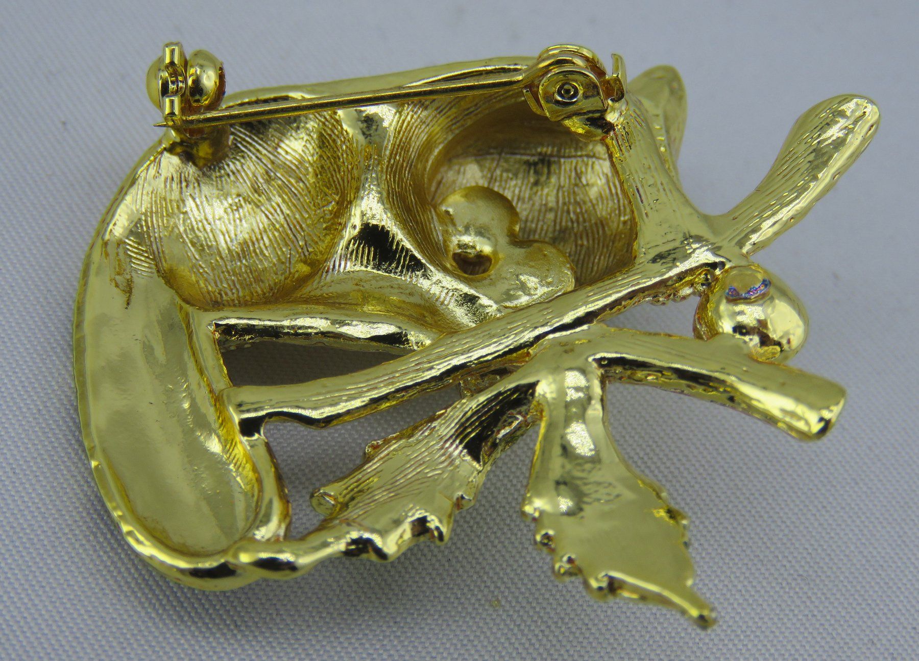 Broches & Aiguilles: Brosche - WASCHBÄR mit Glitzersteinen - Neu – Neuf avec emballage d'origine à Grenchen par Yamahwildstar16 2