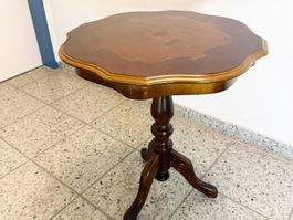 Dekorativer Beistelltisch in Biedermeier-Optik