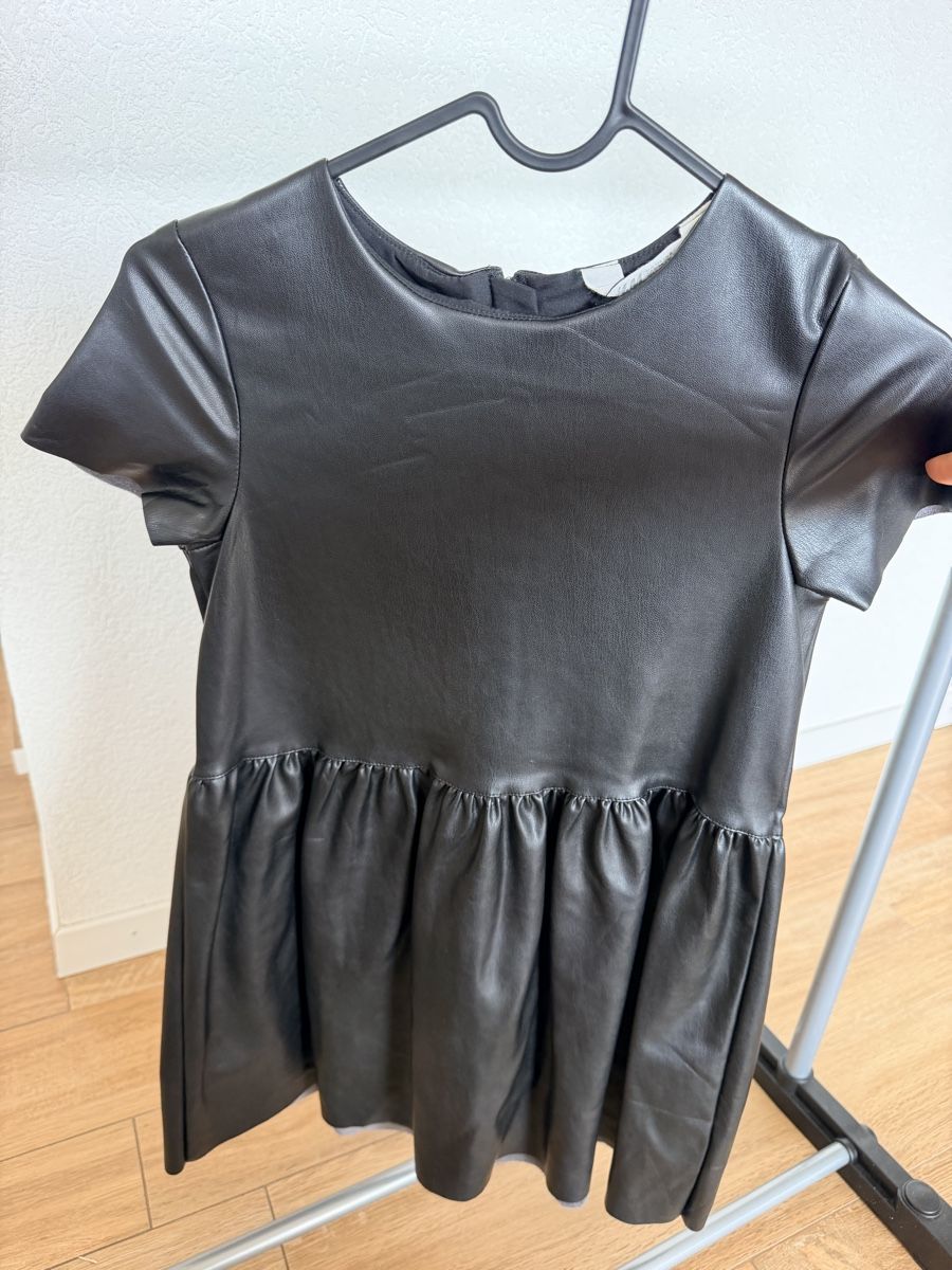 H&M Kleider & Röcke: Robe H&M effet cuir taille 134  – Gebraucht aus Villars-le-Grand von Eva_1986