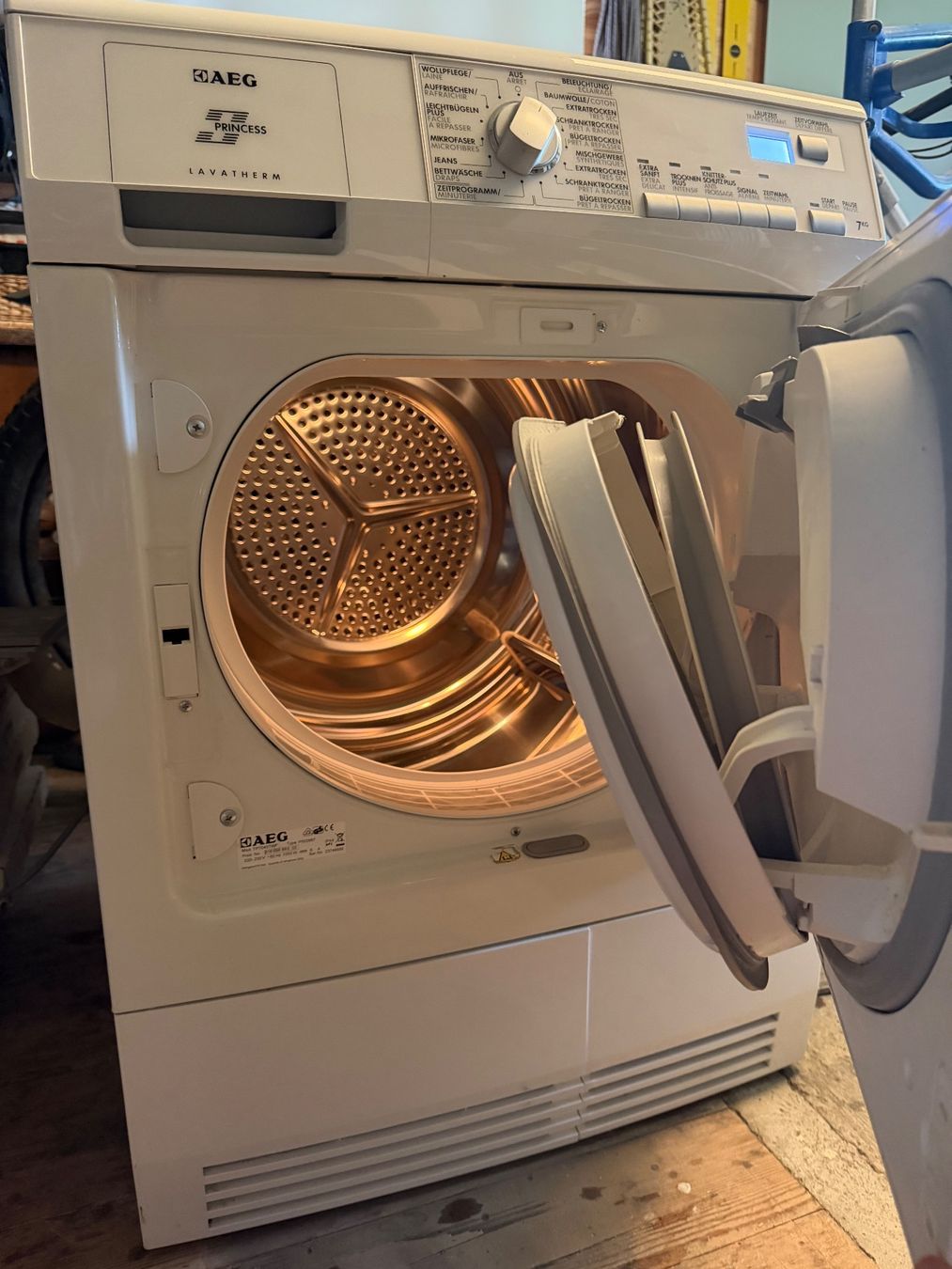 AEG Asciugatrici: Sèche-linge AEG 7kg Mod TP7040TWF bon état – Usato da Chandonne (Liddes) venduto da ISABI-1