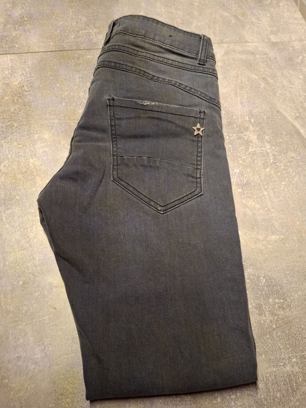 Jeans: Pantalon jeans 70% coton taille 36 marque Chicorée – Usato da Villiers venduto da san_jn5w 8