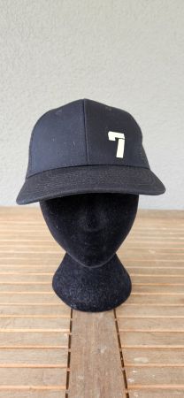 Casquette noire trucker style
