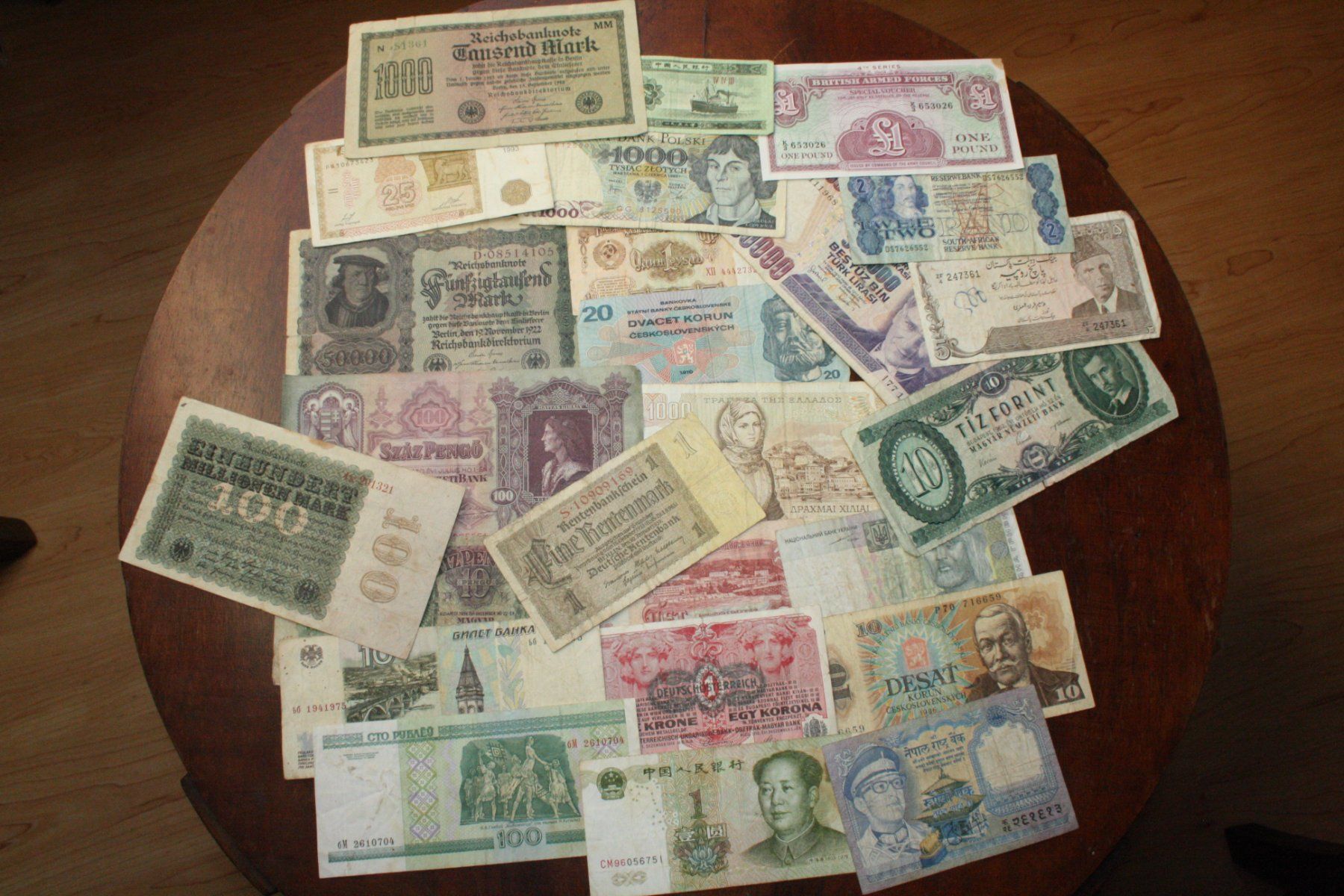 Banconote: Lot 1 - 25 Billets différents usés – Usato da Cormondrèche venduto da Hermes.monnaies