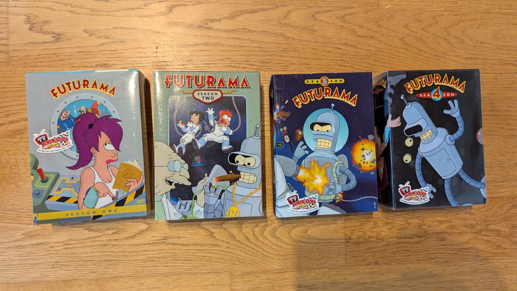 Tutti i DVDs: Futurama Staffel 1-4 DVD – Usato da Uettligen venduto da d_a_e_n_u