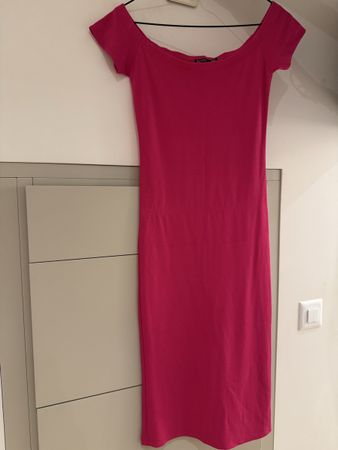 Robe d'été rose Bershka taille M épaules nues