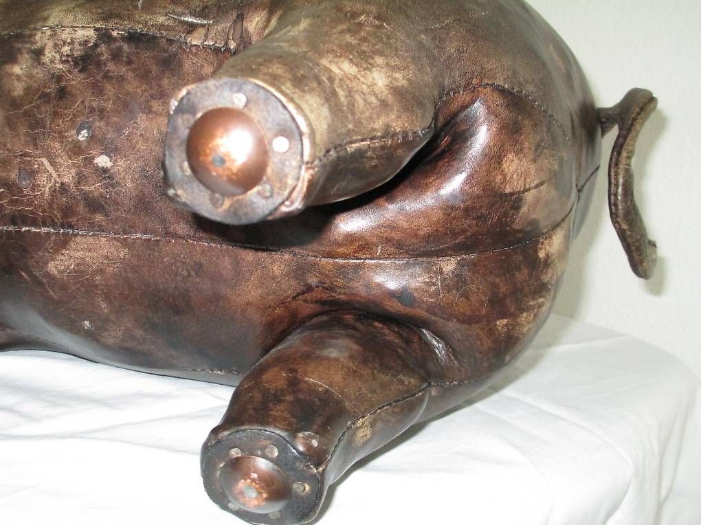 Hocker: Ledersitzmöbel Schwein von Dimitri Omersa – Gebraucht aus Riehen von dipus 3