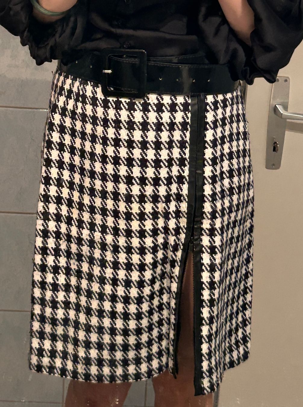 Gonne: Stylish Houndstooth Skirt with Leather Trim - Size S – Usato da Genève venduto da Noemie.wrmsi 7