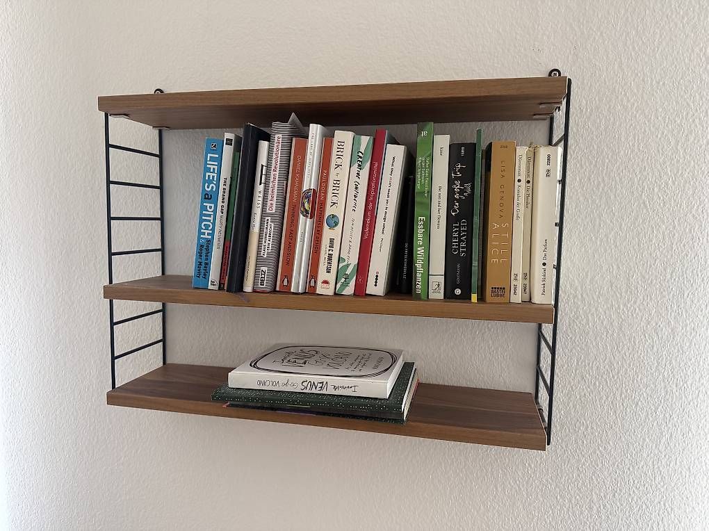 Regale: Poket String Regal, Wandregal, Bücherregal, Holz – Gebraucht aus Zürich von simw92