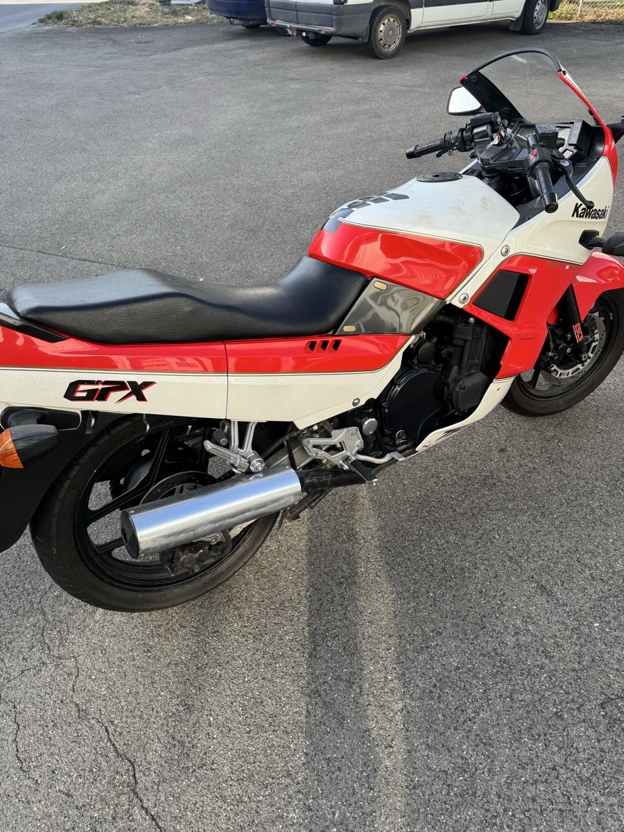 Kawasaki Strada: Kawasaki GPX 750 R – Usato da Steffisburg venduto da mer_jv9f