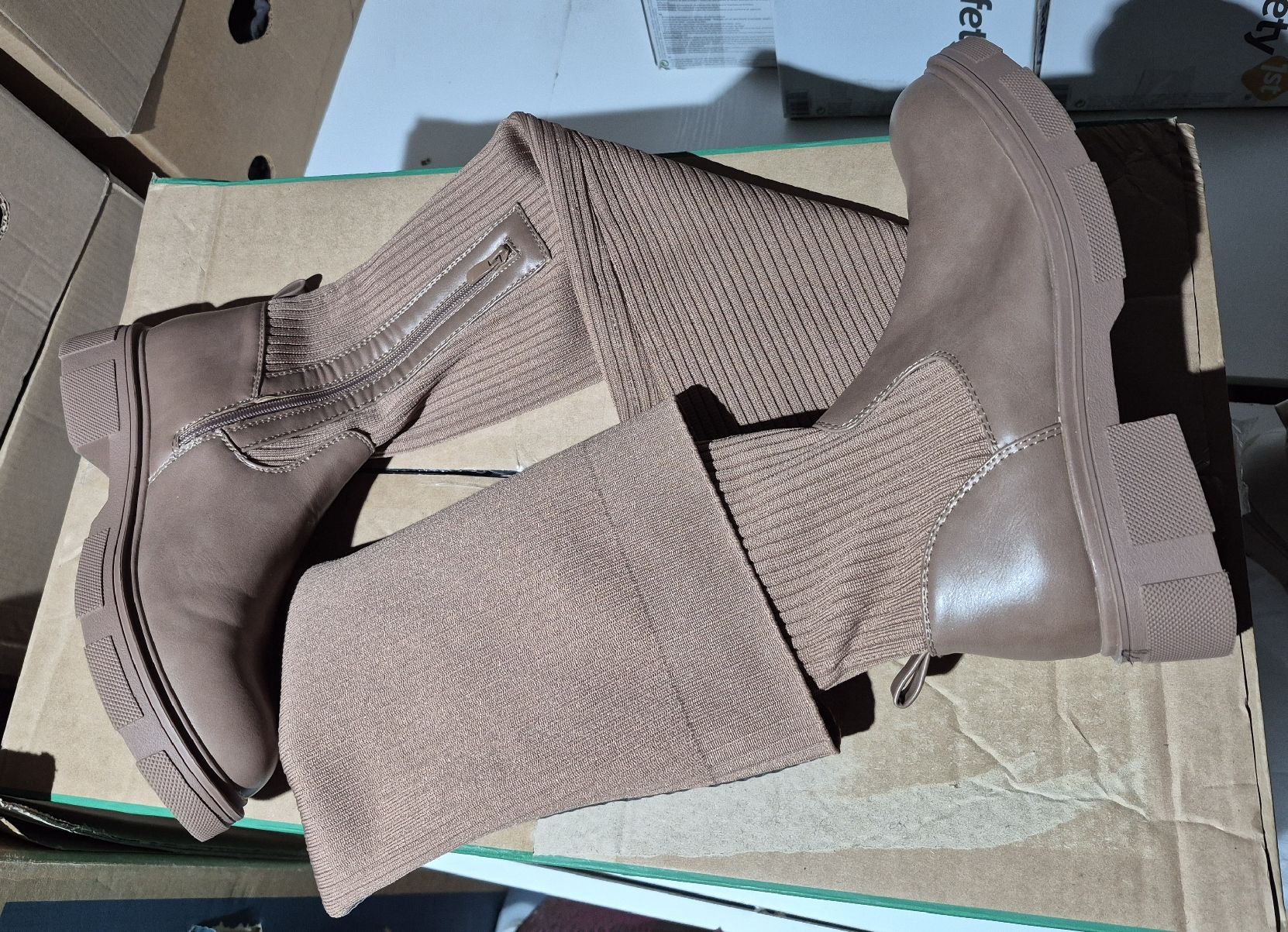 Damenschuhe: Elastische Stiefel am Bein – Neu (gemäss Beschreibung) aus Wislikofen von Ana.Gomes 4