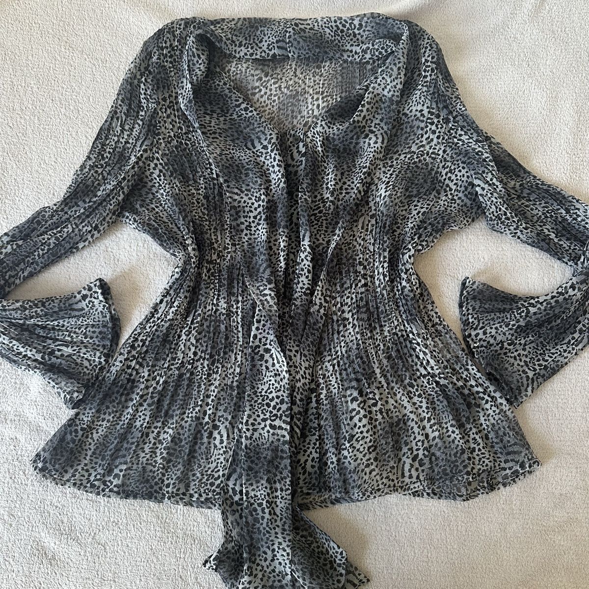 Camicette: Vintage Damen Leopard Bluse M/L – Usato da Givisiez venduto da dor_xb9k