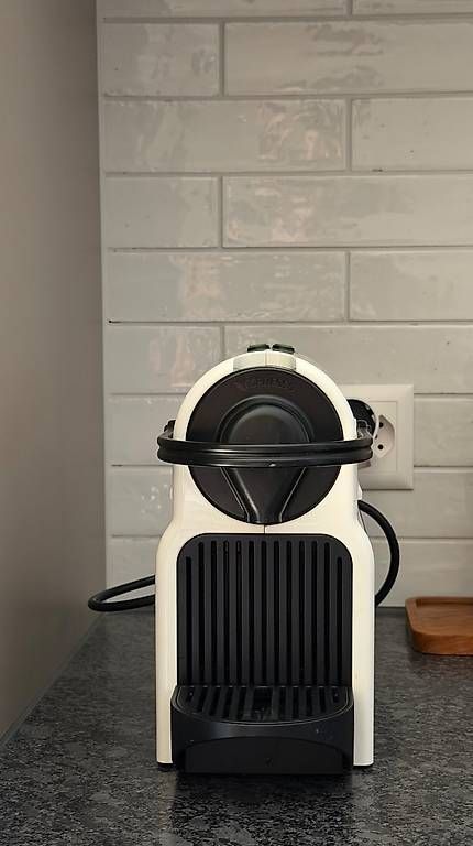 Kaffeemaschinen & Espressomaschinen: Nespresso Krups Kaffeemaschine  – Gebraucht aus Dielsdorf von l.ens 1