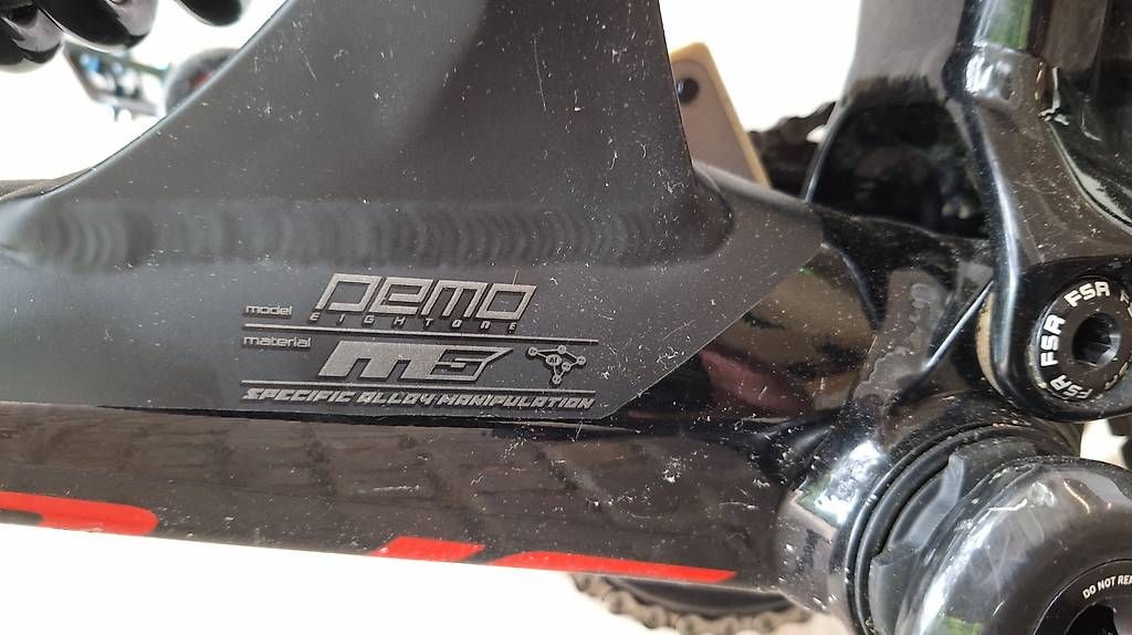 Specialized Velos: Specialized Demo Eight One - Downhill Bike – Gebraucht aus Zürich von Horstius 2
