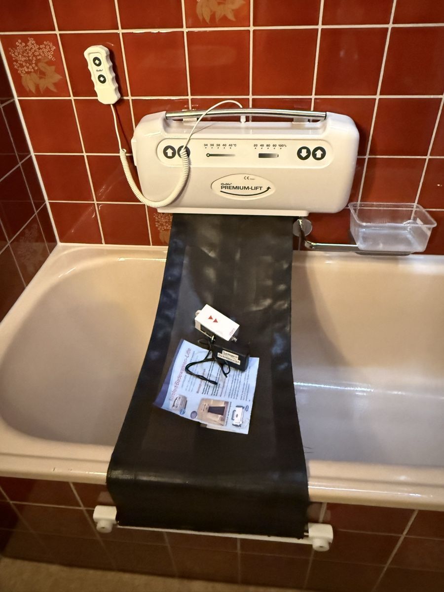 Altro per la cura del corpo: Idumo Badewannenlift premium – Usato da Hofstetten SO venduto da anja4114 3
