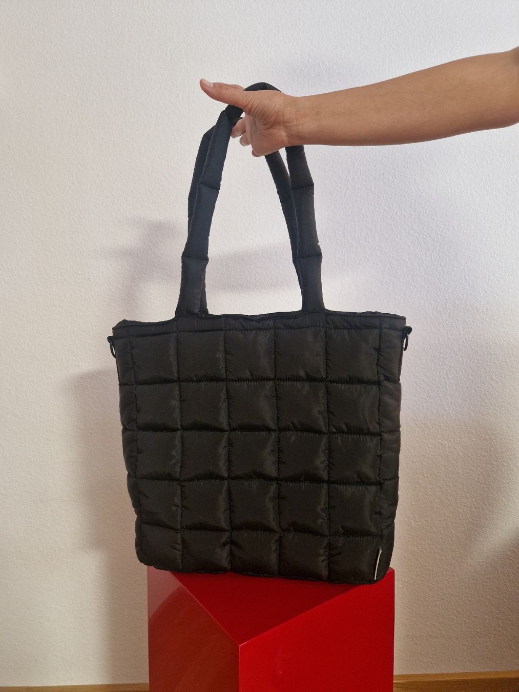 Taschen für Damen: Schwarze gesteppte Handtasche – Gebraucht aus Bern von Dekthai 1