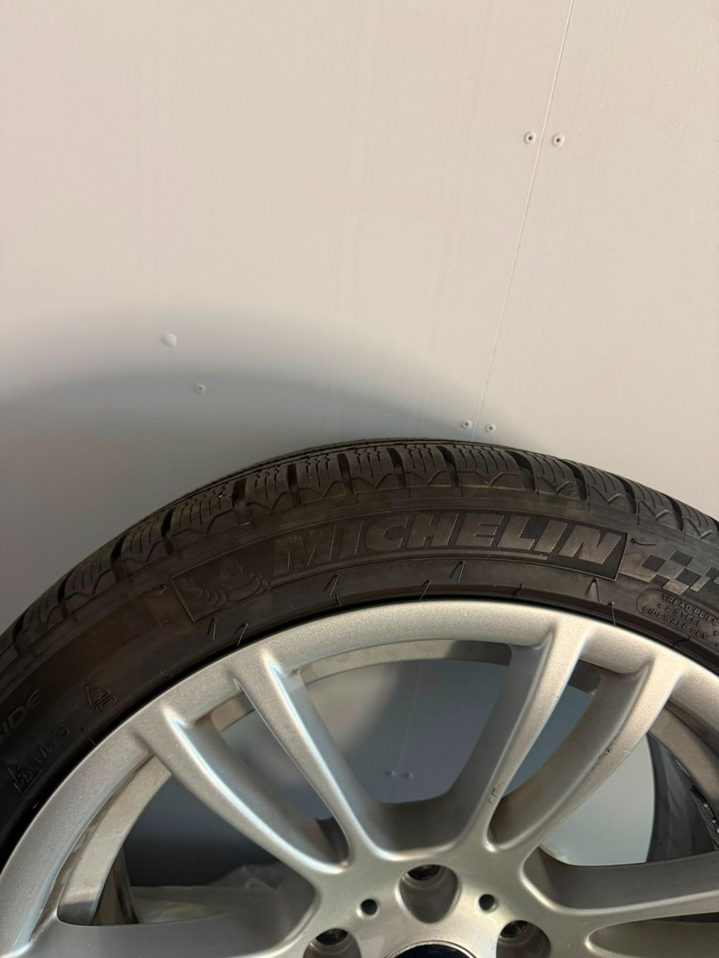 BMW Pneumatici & Ruote complete: BMW M3 E92 / E93 Winterkompletträder 18 Zoll – Usato da Root venduto da Kevin_Leandro 1