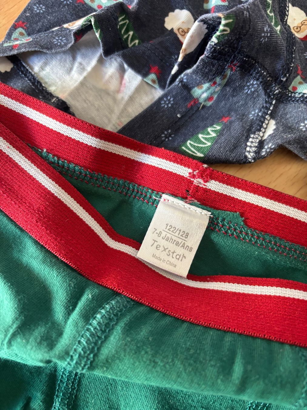 C&A Maglioni & Felpe: Weihnachtspullover Gr. 128 Boxerslips Boxershorts – Usato da Thun venduto da Melpi2010 2