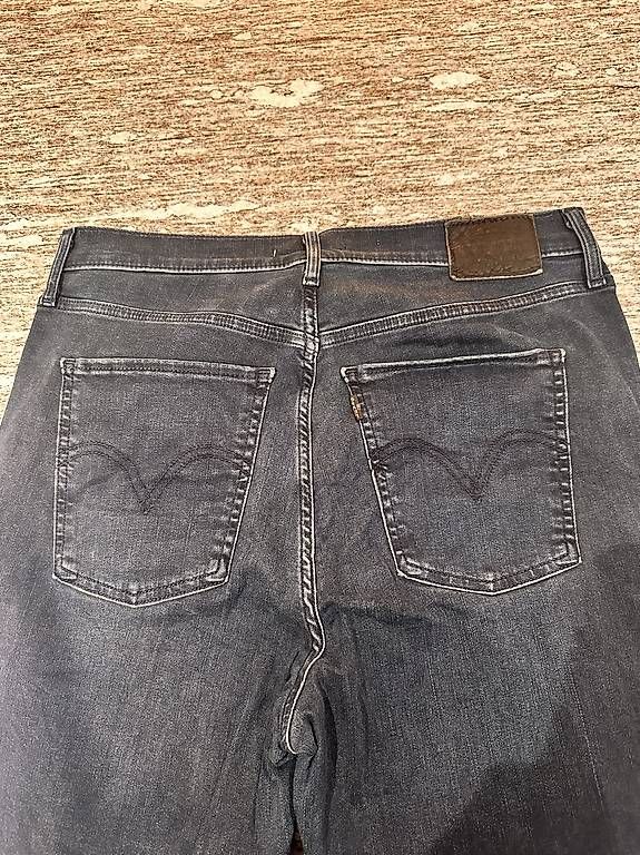 Levi's Jeans: Levi's Jeans Damen W31/L30 – Gebraucht aus Wallisellen von Udj93 3
