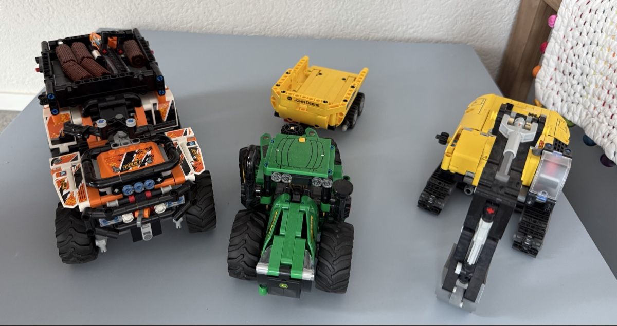 Lego Spielzeuge: Lego Set mit Traktor, Bagger und Geländefahrzeug – Gebraucht aus Richterswil von Schoetto 1
