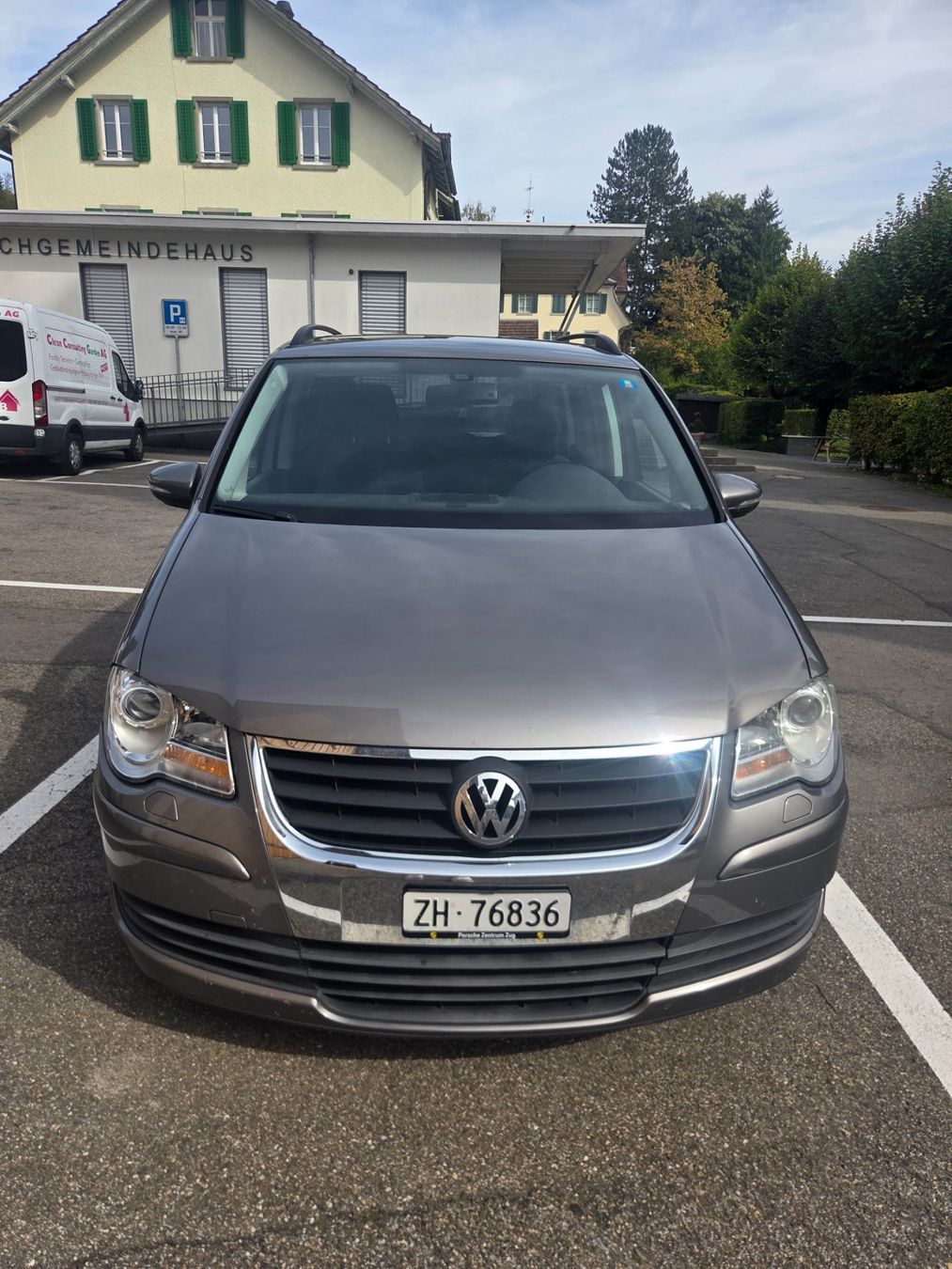 VW Automobili: Vw Touran 1.4TSI  7Plätzer Raumwunder für wenig Geld – Usato da Bauma venduto da Cars_for_Budget
