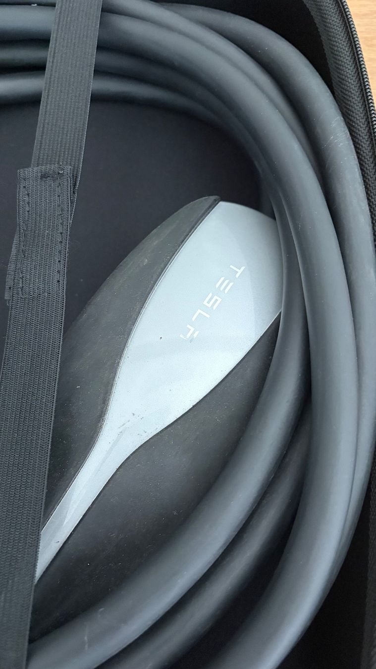 Tesla Batterie-Ladegeräte: Tesla Ladekabel 11kw – Gebraucht aus Niedergösgen von stoja82 2