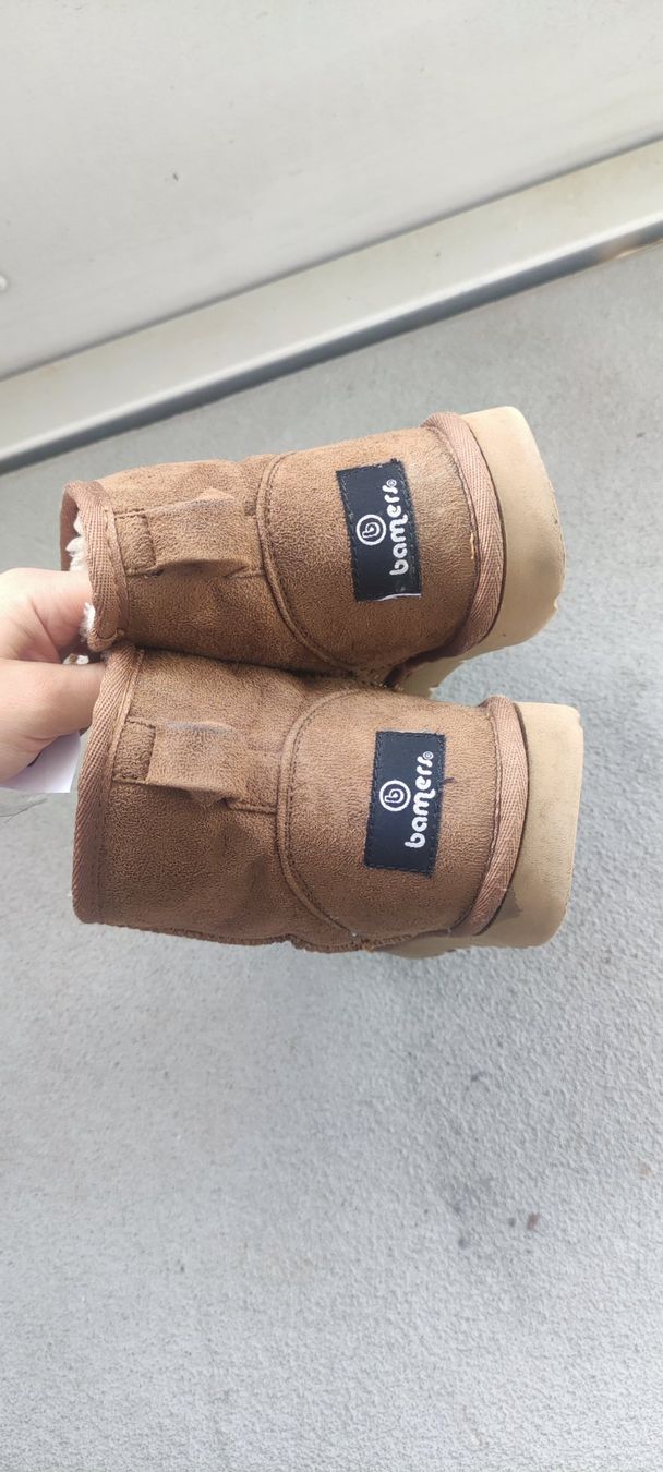 Chaussures hommes: Simil ugg mini n37 – D'occasion à Lausanne par eli_klm7 2