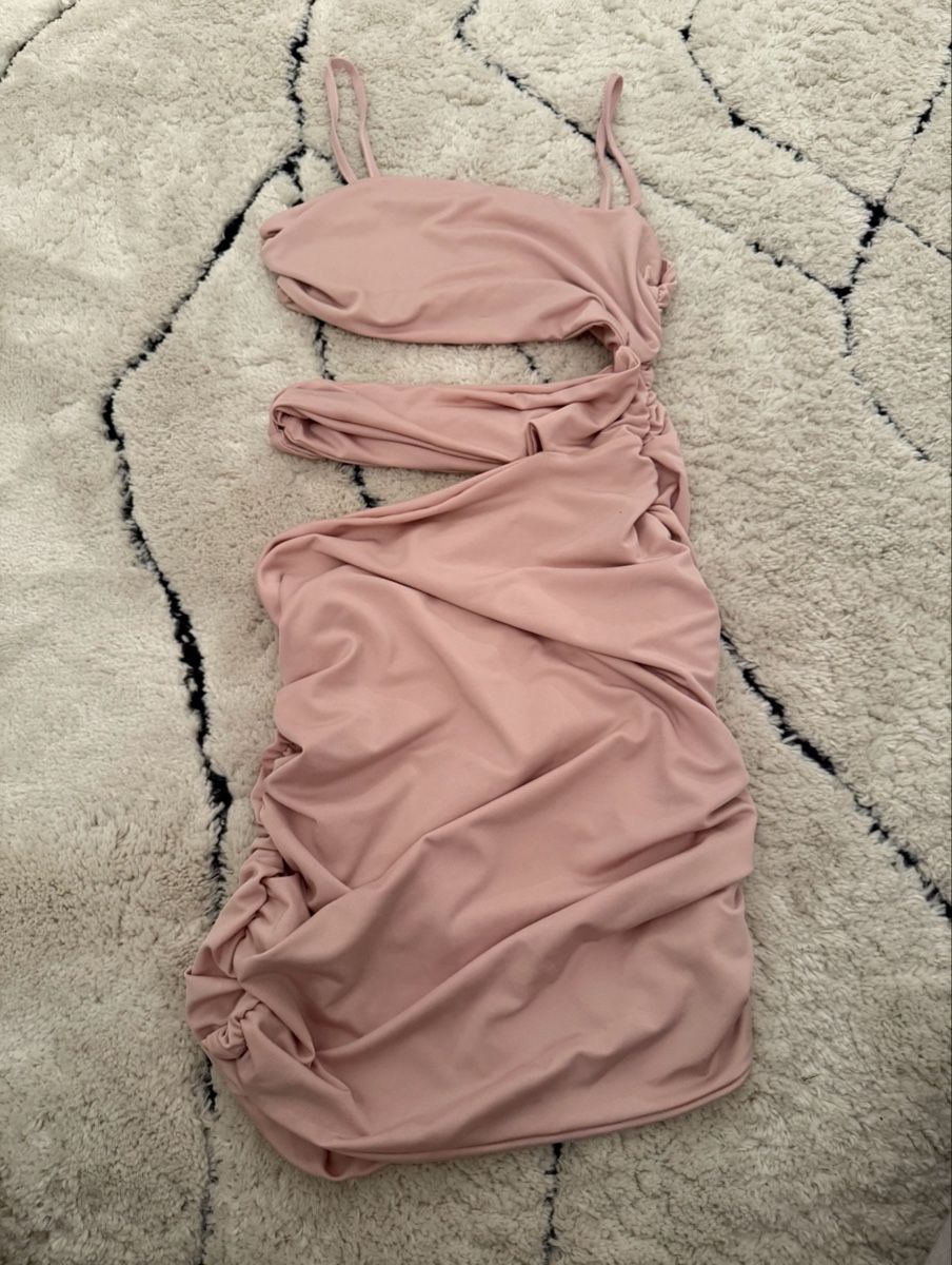 Shein Vestiti: pink dress with cut-outs – Nuovo (secondo la descrizione) da Wängi venduto da ambraaa19