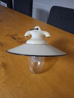 Alte Emaille Stalllampe mit Glas