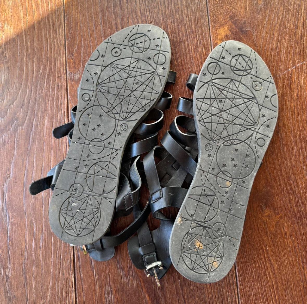 Graceland Damenschuhe: graceland schwarze lederimitat sandalen – Neu (gemäss Beschreibung) aus Brig von hanasm22 2
