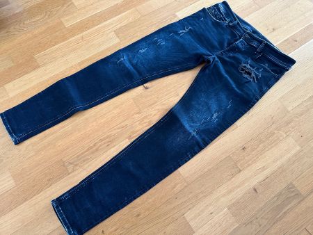 Schöne Sleenker Jeans der Marke Diesel Grösse 33/32