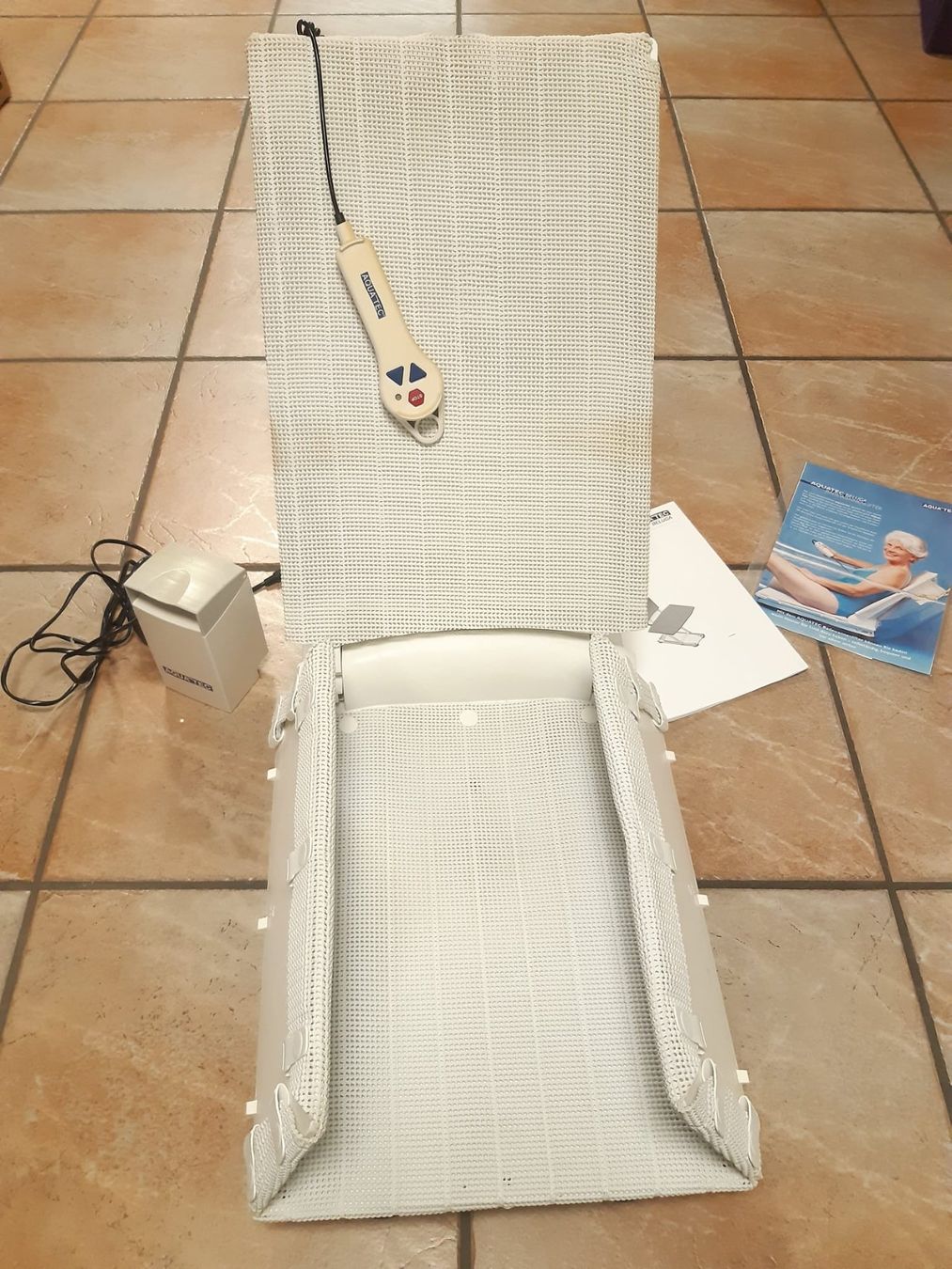 Attrezzature mediche: Badewannen-Lift AQUATEC BELUGA – Usato da Cheyres venduto da Lori1968 6