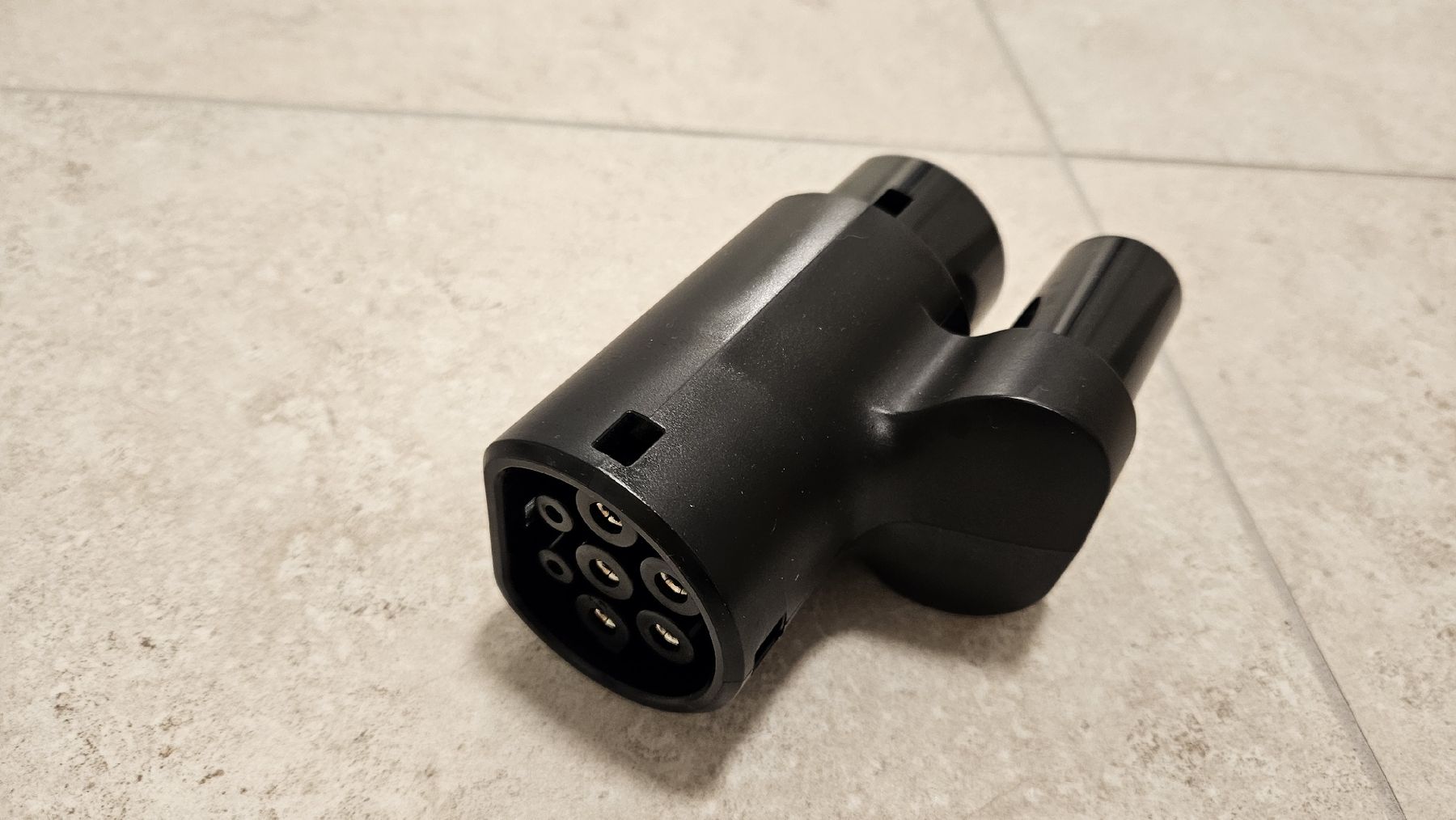 Tesla Toutes les pièces auto: Tesla CCS Adapter – D'occasion à Einsiedeln par Roger515