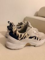 Sneakers Zara weiss mit Zebramuster Grösse 39 gebraucht