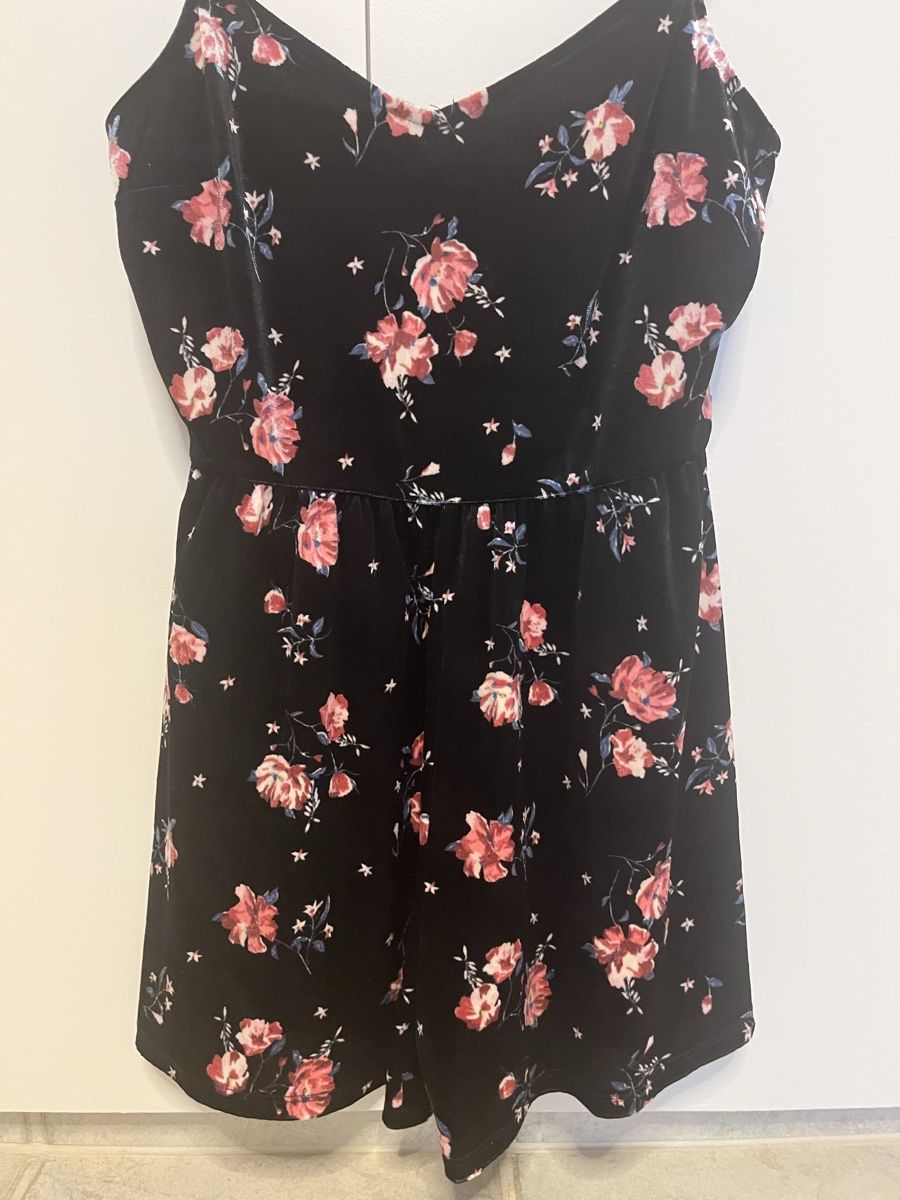 H&M Jumpsuits: Jumpsuit in Velvet Optic Gr. 36 – D'occasion à Flawil par Maus21