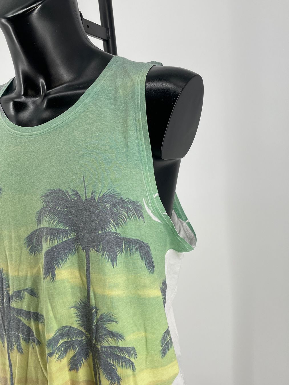 T-shirt: Tanktop Gr. M mit Palmen Muster - Venice Beach – Usato da Auenstein venduto da moin. 1