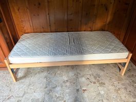 Lit simple bois + matela utilisé bon état 190 cmx90 cm