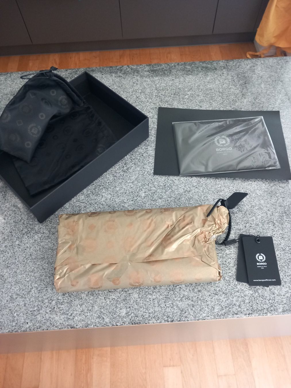 Borse da donna: BORGO Pergusa Nero. Clutch Tasche – Nuovo e nell'imballaggio originale da Thun venduto da Beas-Allerlei 3
