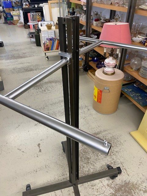 Altro in Decorazioni & Accessori: Kleiderständer mit Rollen Metall Chrom neuwertig – Usato da Steinhausen venduto da einzelstueck-brocki 2