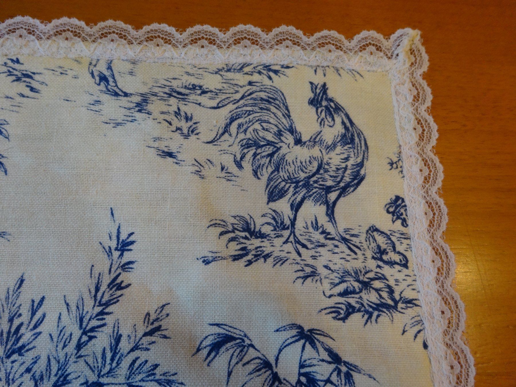 Toutes les décorations: Napperon coton imprimé + dentelle – Neuf avec emballage d'origine à Biel/Bienne par milamila02 2