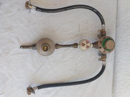 Gasdruckregler mit Schläuchen mit 2 Anschlussstücken