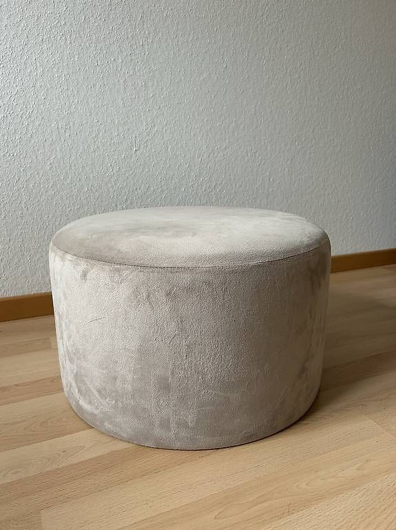 Sgabelli: samtgrauer Pouf – Usato da Sursee venduto da antonia.haas