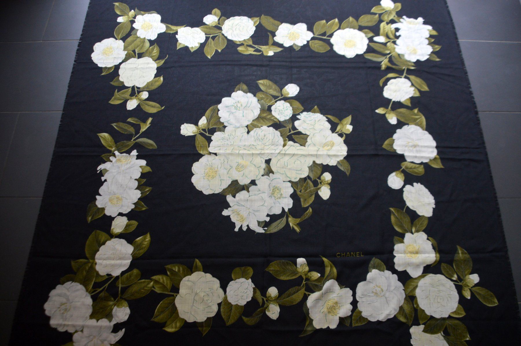 Chanel Foulard & Sciarpe: Schal / Châle Chanel 140 x 140 cm – Usato da Collonges venduto da Auganien 3