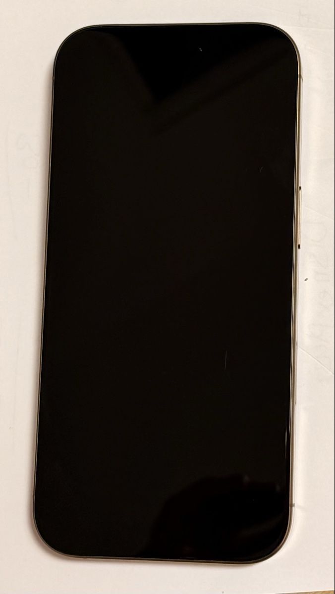 Apple Telefoni cellulari / Smartphones: iPhone 16 Pro – Usato da Hallau venduto da Livia_18 1
