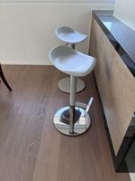 Lot de 2 tabourets de bar gris réglables en hauteur bon éta