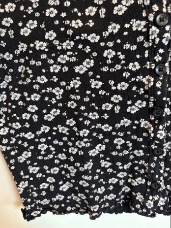 T-Shirts: Drop Top à Fleurs Taille S – Gebraucht aus Lausanne von milou201619 1