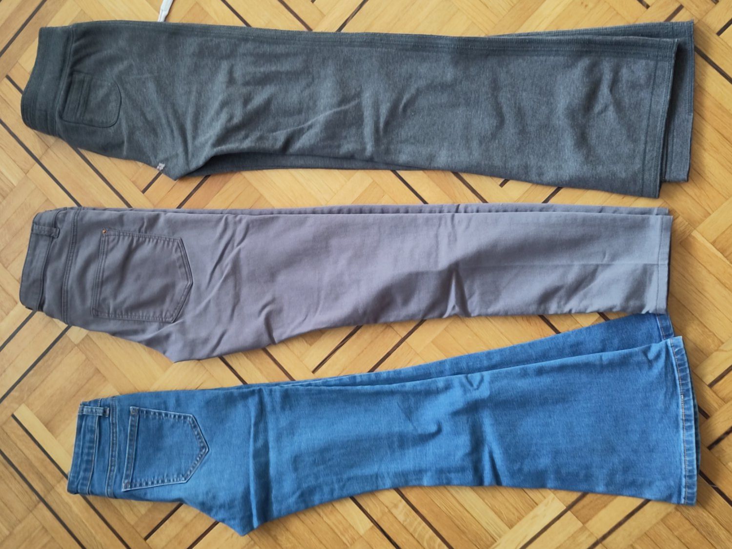 Lotti & Set di vestiti: 2 jeans + 1 jogging -mädchen Gr. 145-150 – Usato da Fribourg venduto da monca 3