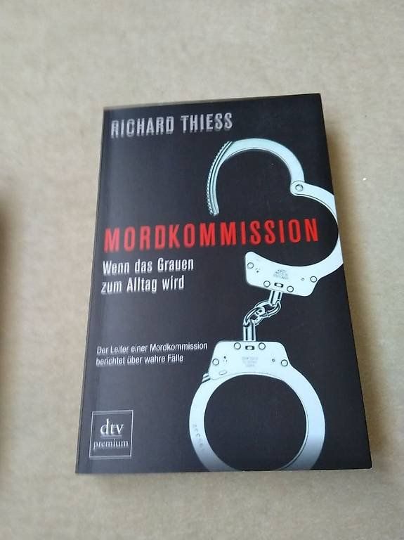 Libri: Richard Thiess Mordkommission – Usato da Hinwil venduto da faene